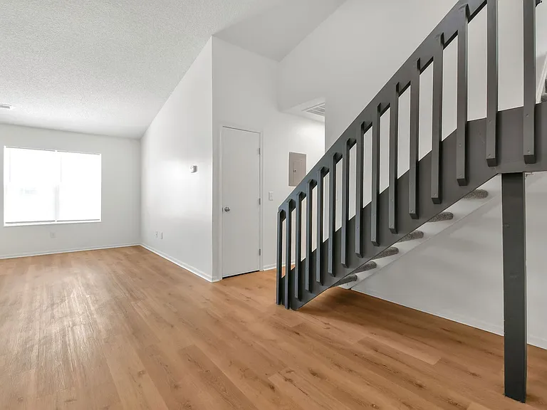 Coventry Apartments — Photo 62