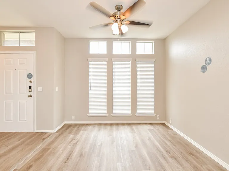 309 Cobblestone Dr — Photo 5