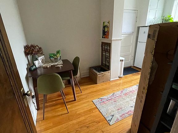3rd image of 4413 N Greenview Ave
