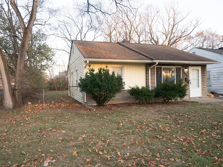 22760 Rosewood Ave — Photo 18