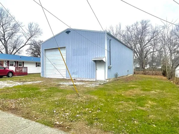 423 Vincennes Ave, Flora, IL 62839