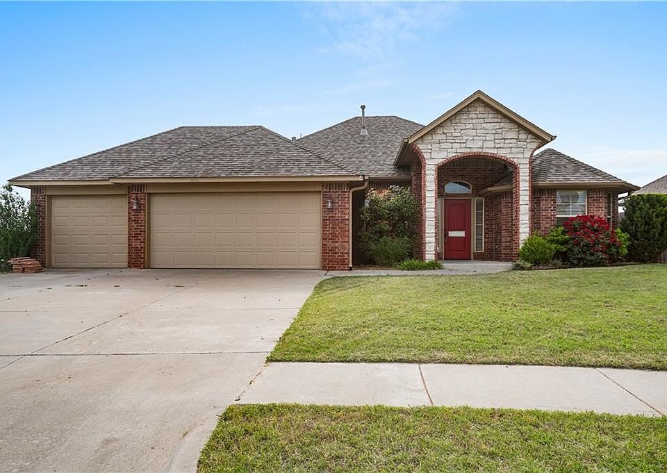 1st image of 812 Tall Grass Dr