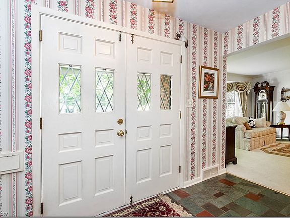3rd image of 1055 Colony Dr