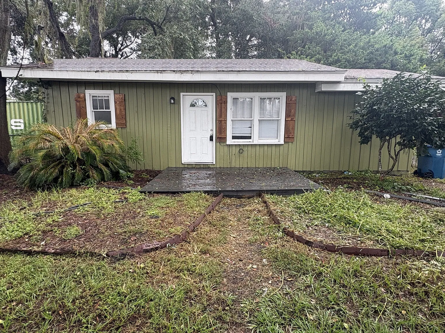 3 bed 1 bath - Great location! — Photo 1