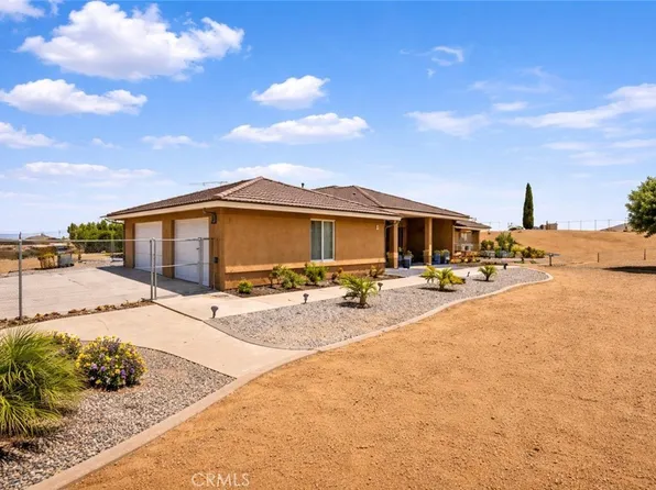 6797 Blue Rose Ln, Oak Hills, CA 92344