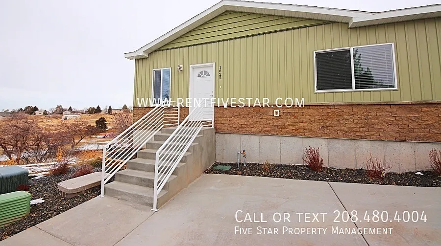 Stunning 2 Bedroom End Unit Townhome, Built 2024! — Photo 2
