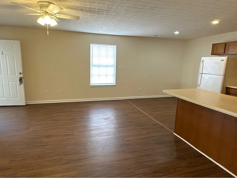 1618 McIntosh St #D — Photo 11