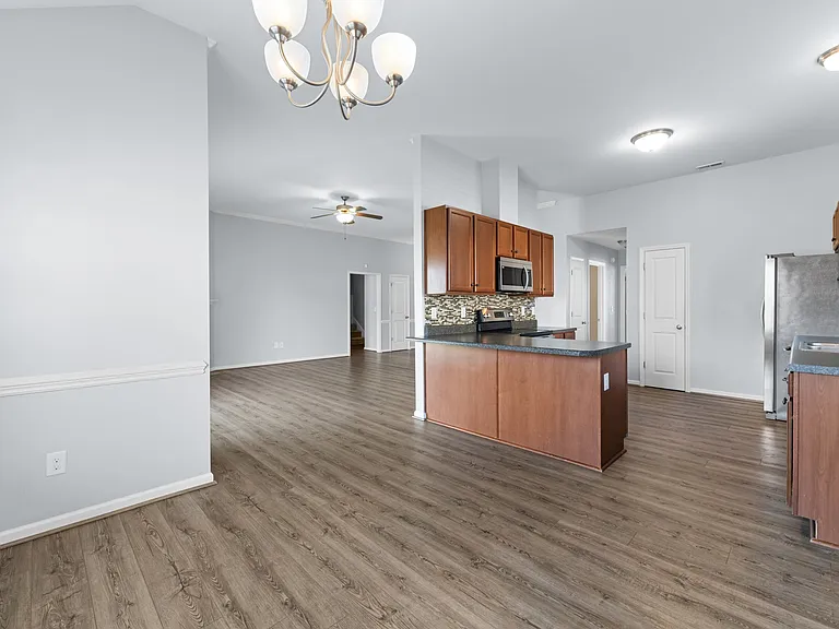 205 Lynden Ln — Photo 29