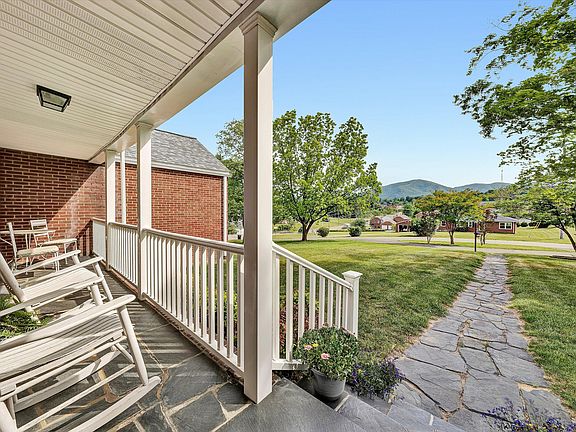 5th image of 5040 Pleasant Hill Dr