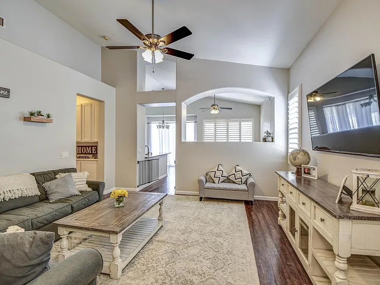 2567 E Brooks St — Photo 11