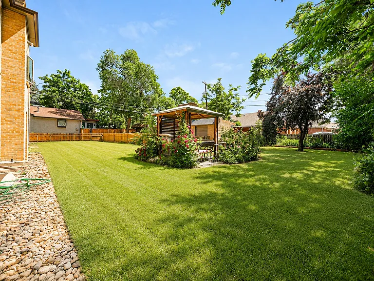 1530 Kearney St — Photo 11