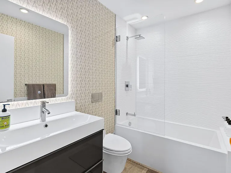 1028 East Ave — Photo 33