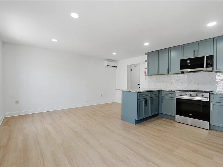 1006 Pine St #3 — Photo 2