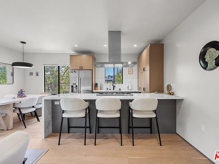 838 N Mansfield Ave #201 — Photo 9