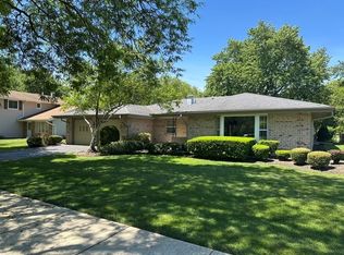 214 S Walnut Ln, Schaumburg, IL 60193