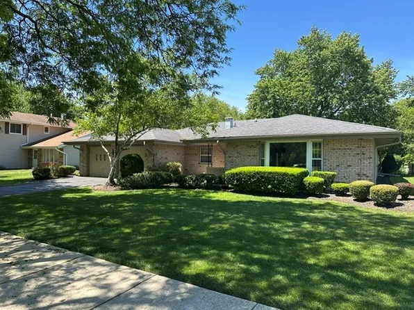 214 S Walnut Ln, Schaumburg, IL 60193
