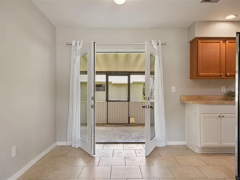 111 Amigos Rd — Photo 9