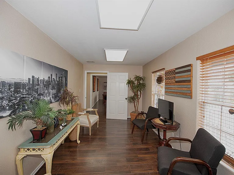 715 Grand Ave — Photo 11