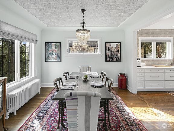5th image of 3837 Cascadia Avenue S