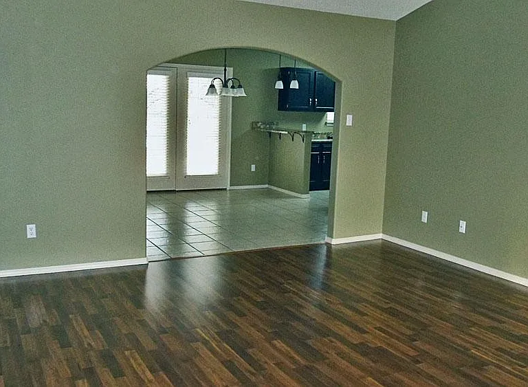 1702 Eastgate Cir — Photo 13