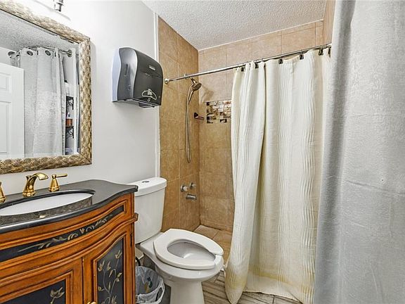 3rd image of 2944 Laurie Ln
