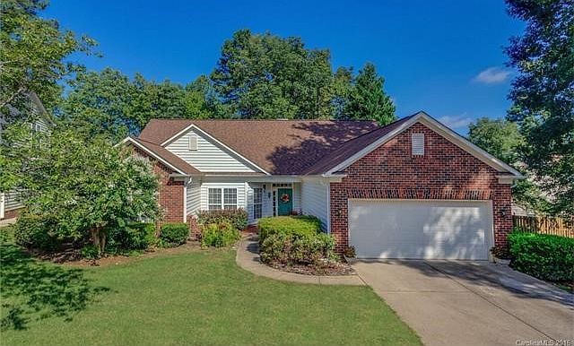 Hard to Find Ranch in Sought-after Highland Cree