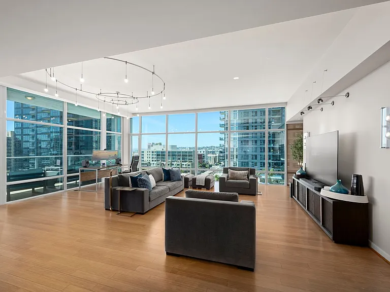 1262 Kettner Blvd #901 — Photo 3