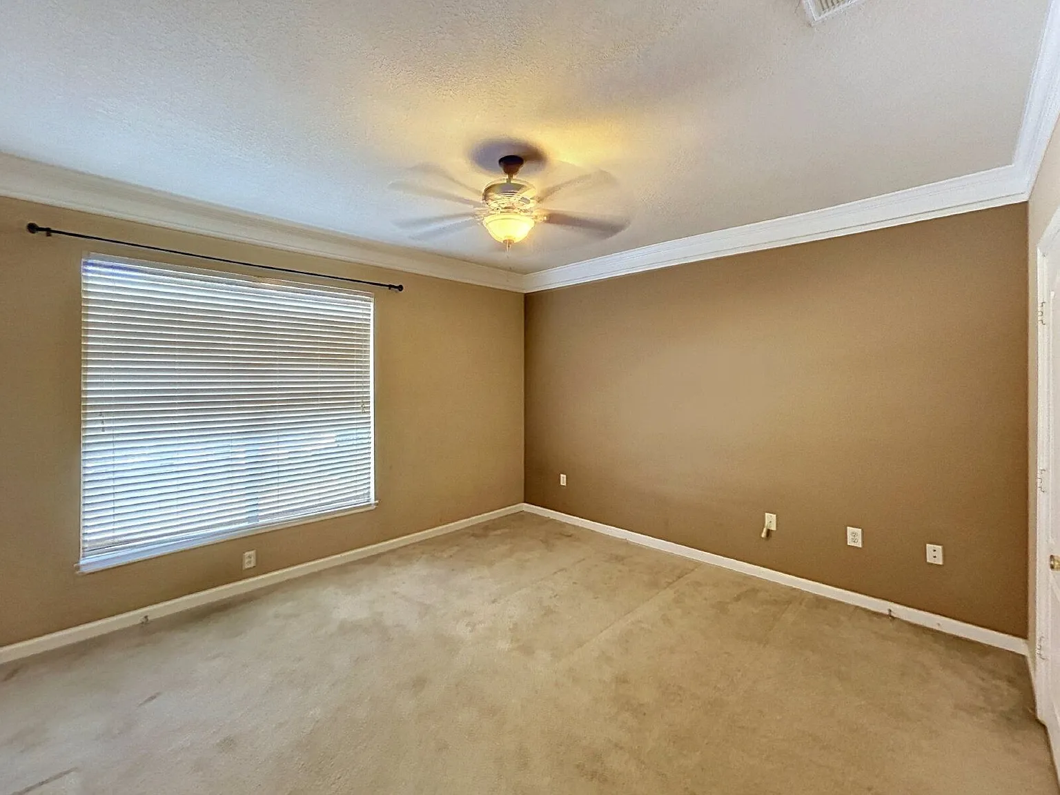 1 bed, 1.0 bath, 951 sqft, $1,245 — Photo 3