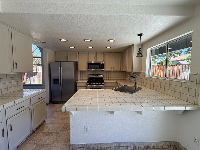 937 Neal St — Photo 13