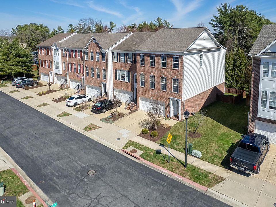 1st image of 70 Two Rivers Dr