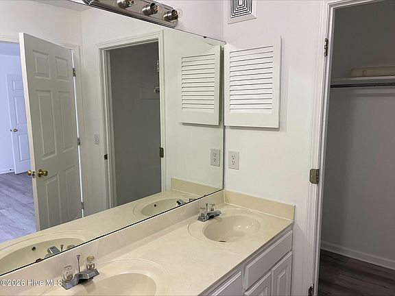 4th image of 2810 Mulberry Ln APT A