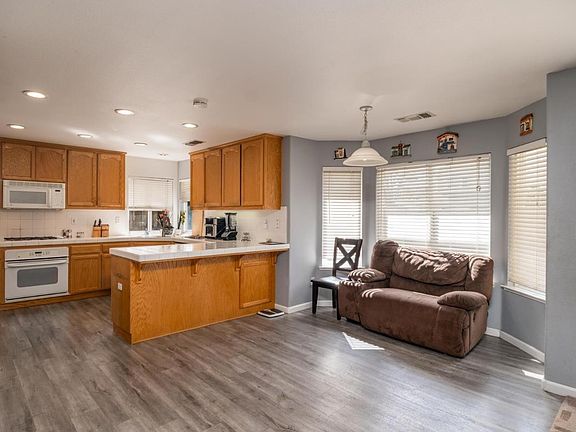 5th image of 1577 Churcher Dr