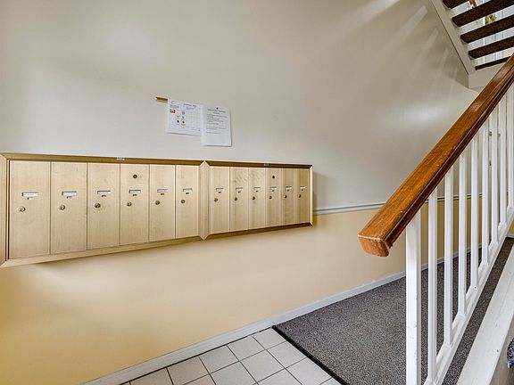 5th image of 3801 Yardley Ct Unit 208