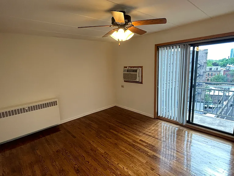 2340 N Commonwealth Ave — Photo 17