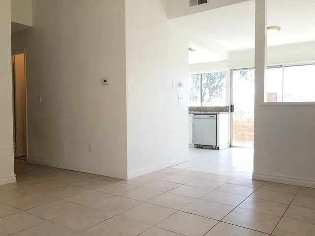 3 bed, 1280 sqft, $2,800 — Photo 3