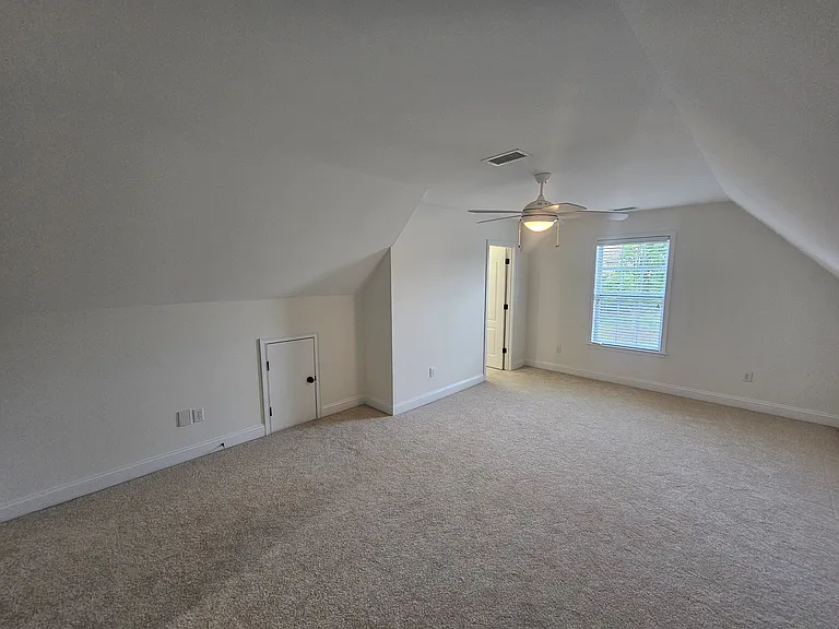 212 Medford Dr — Photo 26