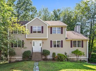 4 Commonwealth Ave, Auburn, MA 01501