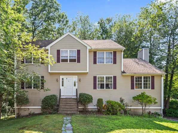 4 Commonwealth Ave, Auburn, MA 01501