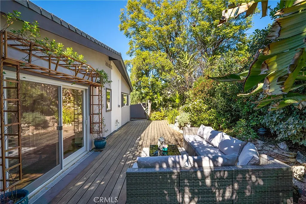 4 bed, 2510 sqft, $7,999 — Photo 3