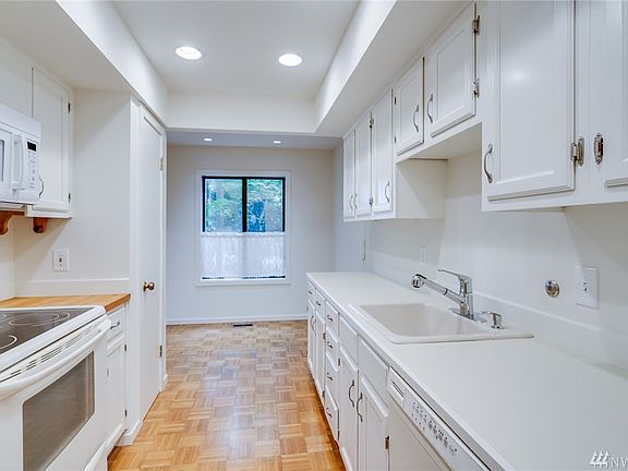 4th image of 13730 15th Ave NE APT A202