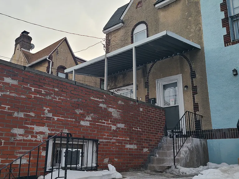 210 Long Ln — Photo 1