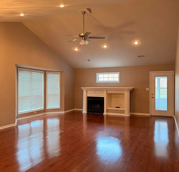 31 Enclave — Photo 3