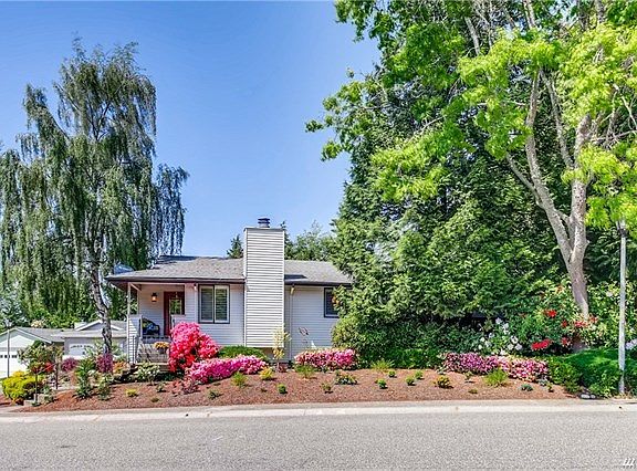 Desirable corner lot