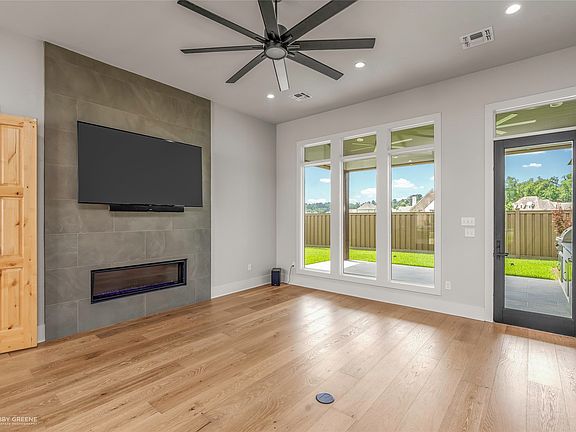 3rd image of 323 Belle Winds Ct