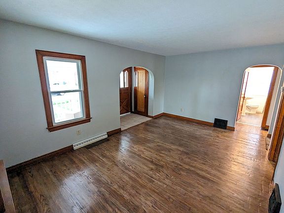 3rd image of 3246 Amherst Ave