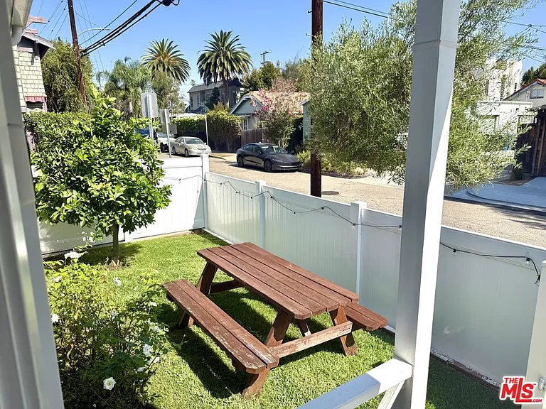1711 Linden Ave — Photo 23