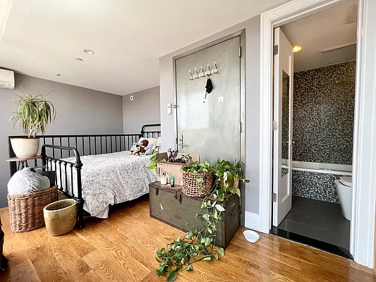 Rented by Pear NYC LLC | media 35