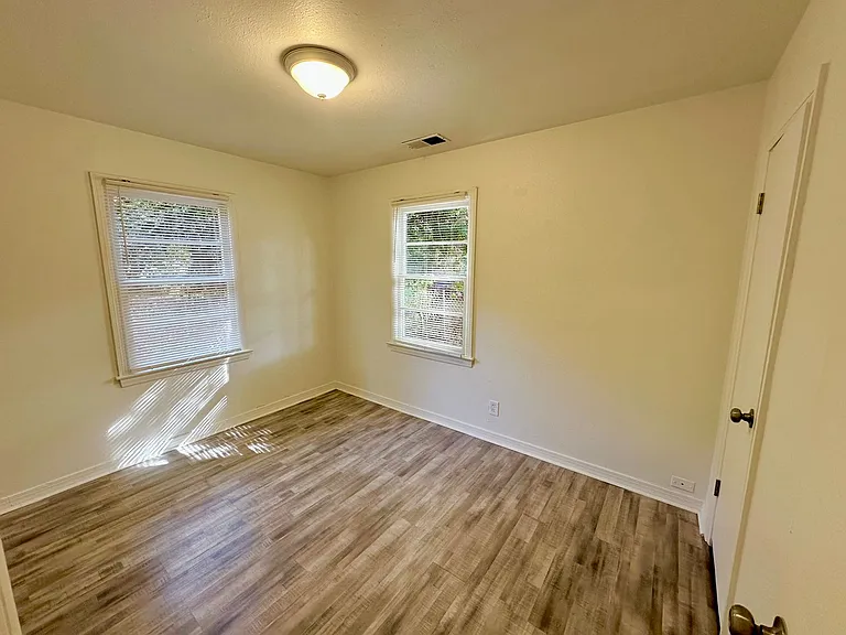 108 Smith Pl — Photo 11