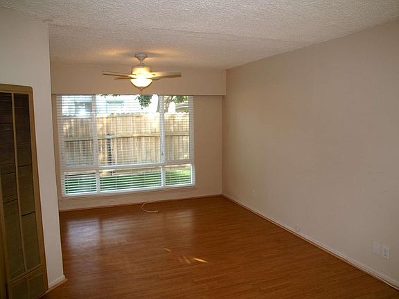 Open plan living/dining area