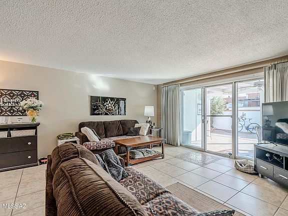 3rd image of 445 W Paseo Solana
